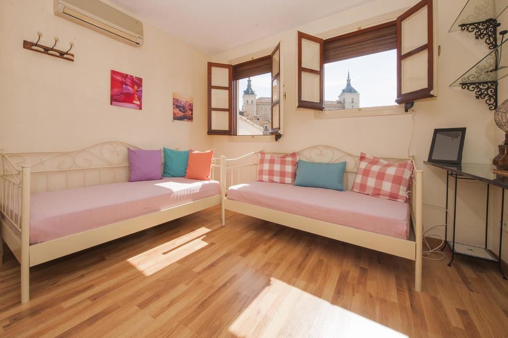 Atico-Terraza Imperial Apartamento Toledo Quarto foto