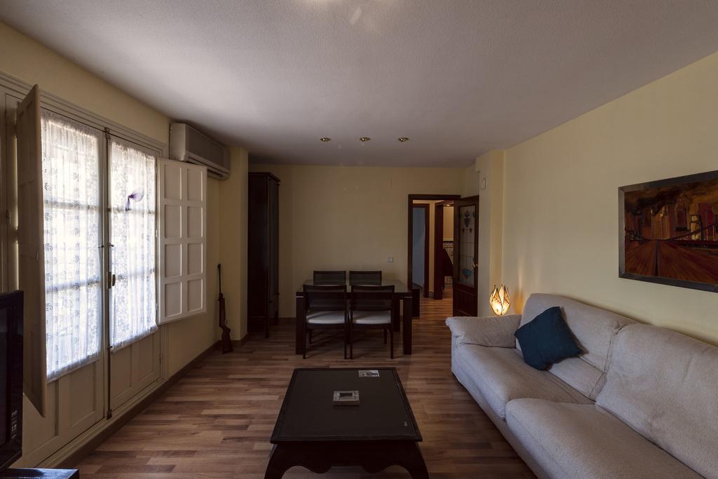 Atico-Terraza Imperial Apartamento Toledo Quarto foto